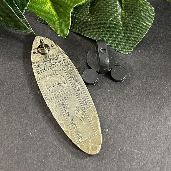 Disney Goofy Trading Pin Surfboard Lapel Pin Badge Brooch Accessories Jewelry - Picture 4 of 8